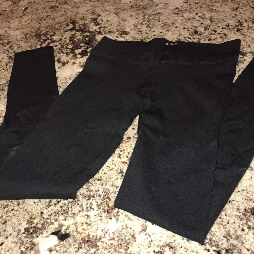 Black tight/leggings.